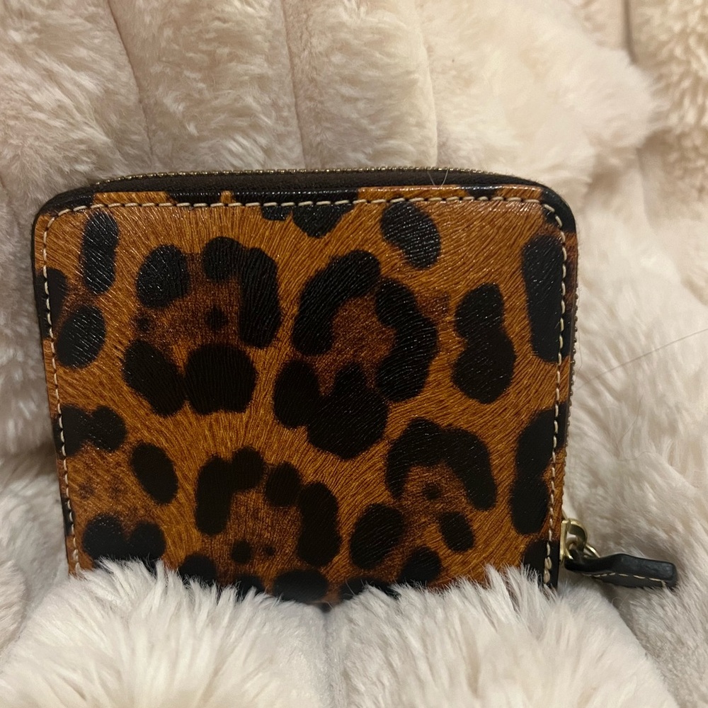NWOT Dooney & Bourke Leopard Print Wallet - Picture 2 of 8